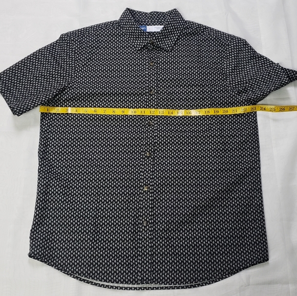 Men's Old Navy Button Up Everyday Shirt - Picture 7 of 12